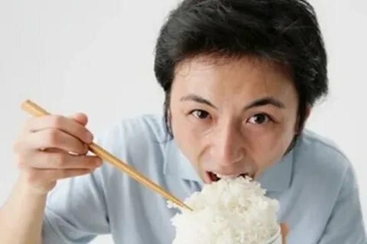 Xu hướng 5 kiểu áo dễ 